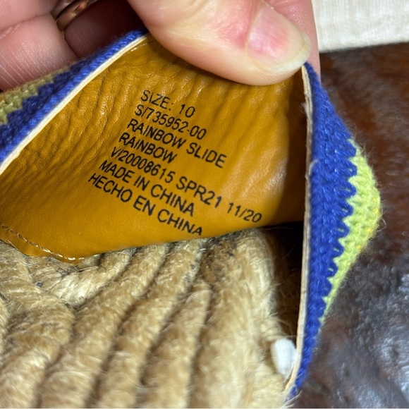 Women’s Gap Rainbow espadrille slides. Size 10. Multicolored. Anti-slip bottom. - Picture 8 of 8